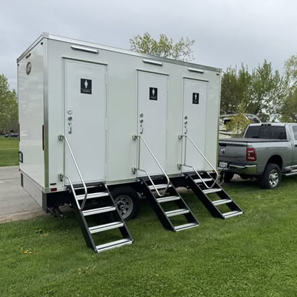 Outdoor Camping Rentals - Mobiler Luxus-Toilettenanhänger mit 3 Kabinen, Dusche,